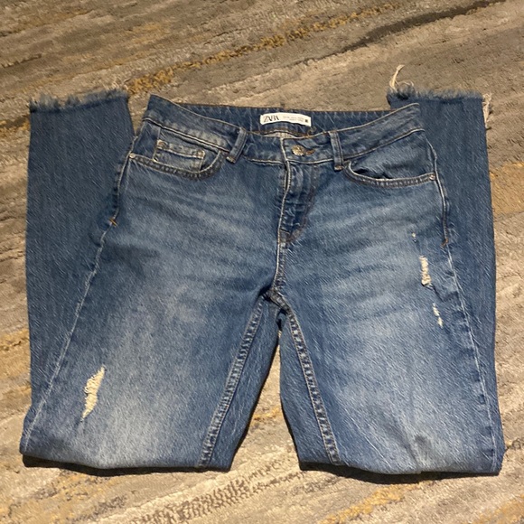 ZARA RIPPED JEANS - Picture 2 of 8